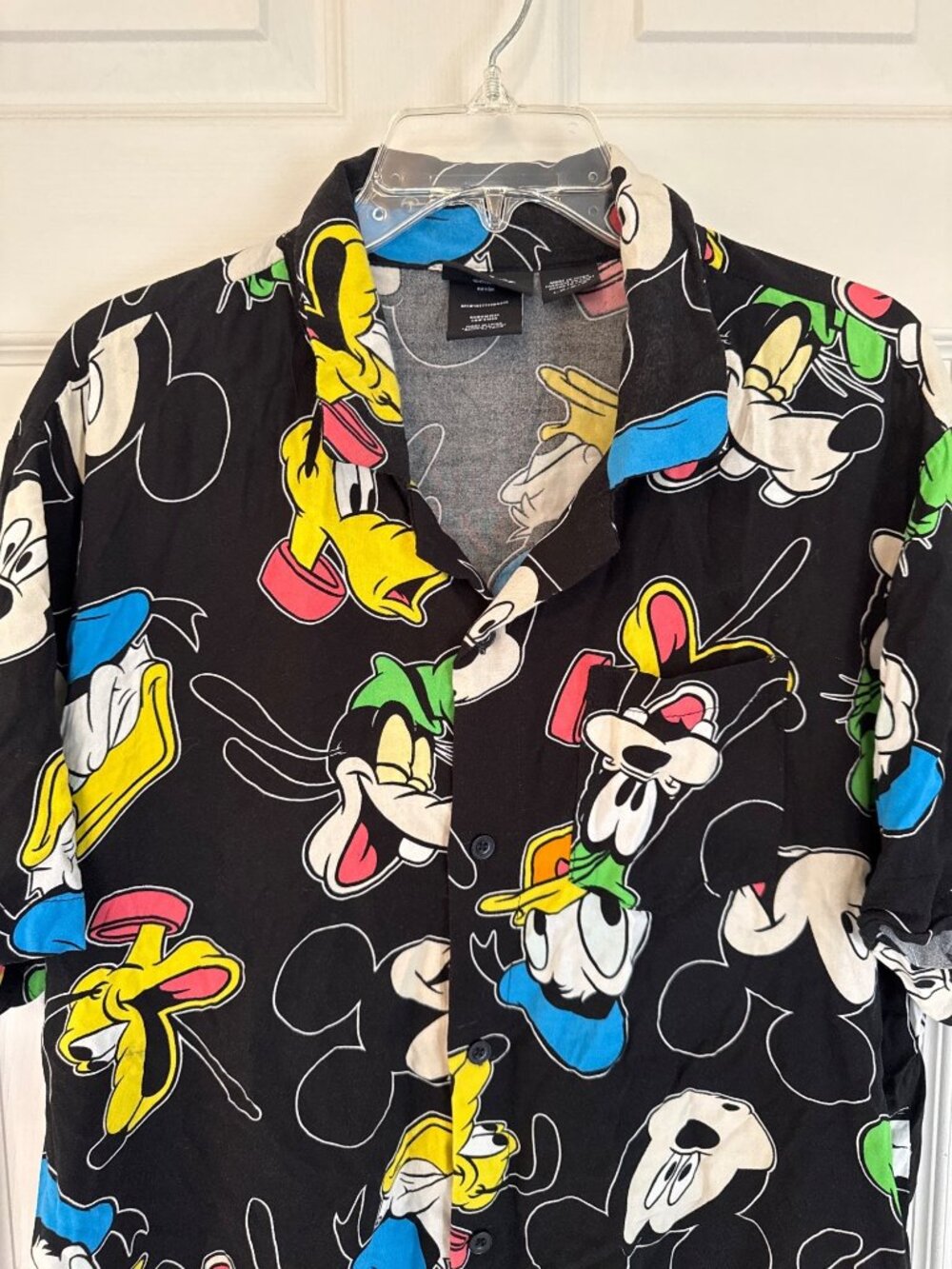 Disney Characters All Over Print Black Short Sleeve Button Down Shirt Large - Picture 4 of 5